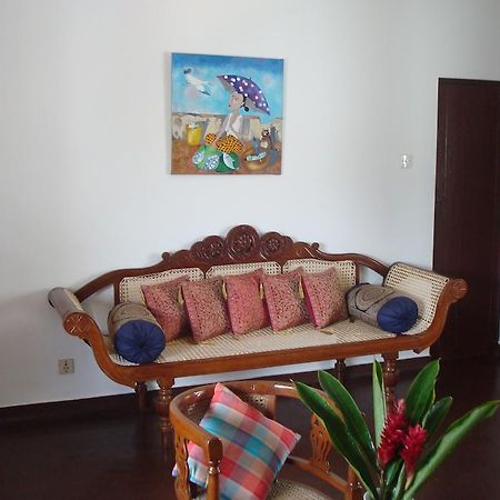 Blue Seas Guest House Dehiwala-Mount Lavinia Esterno foto