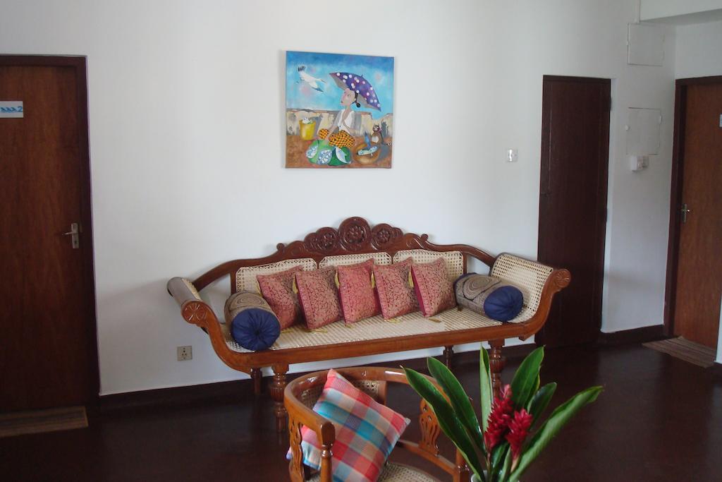 Blue Seas Guest House Dehiwala-Mount Lavinia Esterno foto