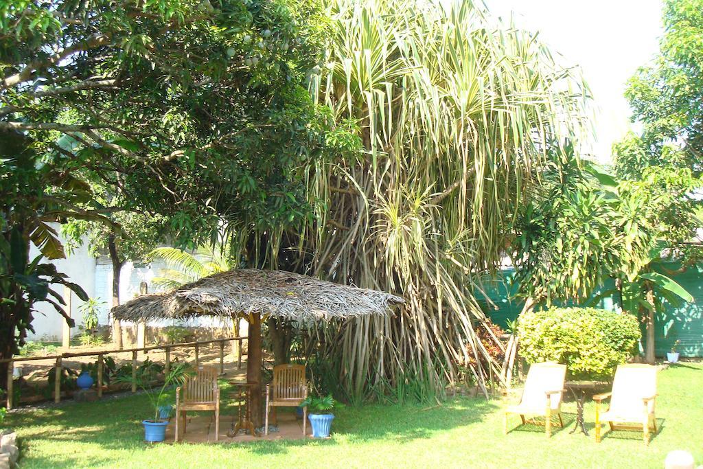 Blue Seas Guest House Dehiwala-Mount Lavinia Esterno foto
