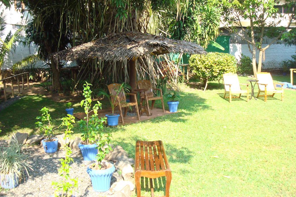 Blue Seas Guest House Dehiwala-Mount Lavinia Esterno foto