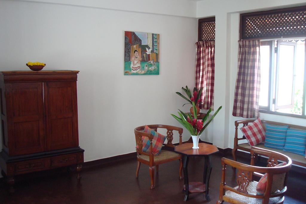 Blue Seas Guest House Dehiwala-Mount Lavinia Esterno foto