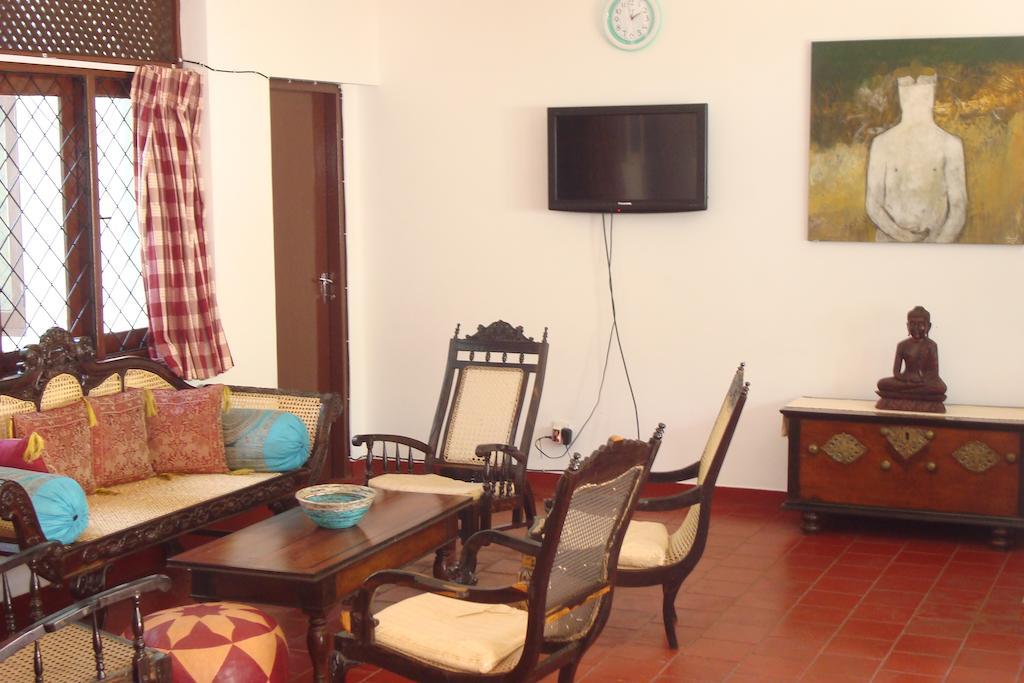 Blue Seas Guest House Dehiwala-Mount Lavinia Esterno foto
