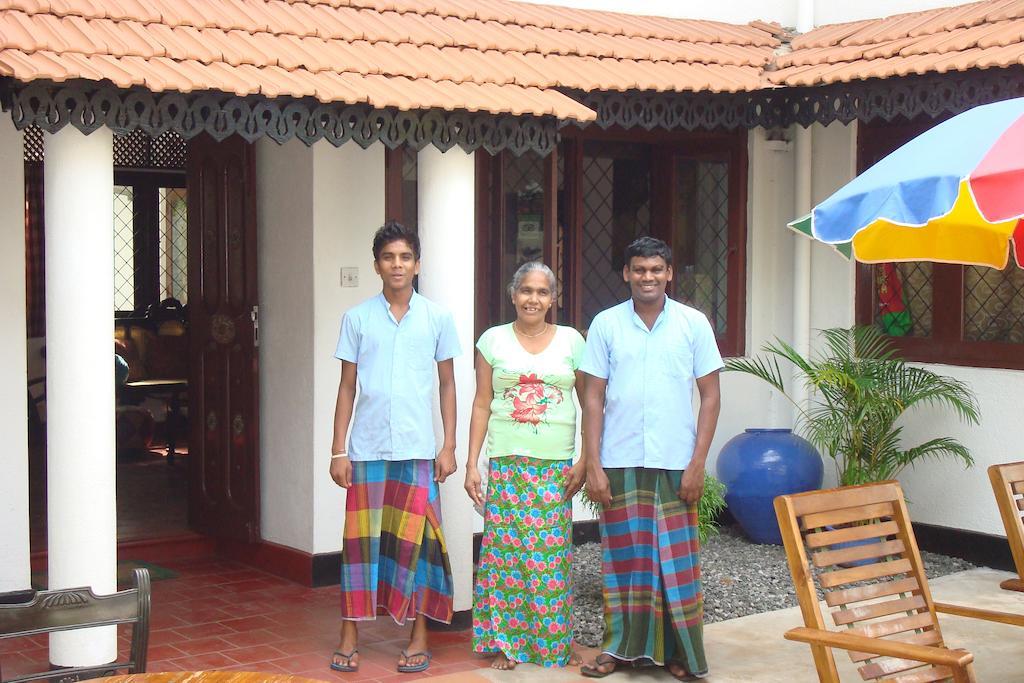Blue Seas Guest House Dehiwala-Mount Lavinia Esterno foto