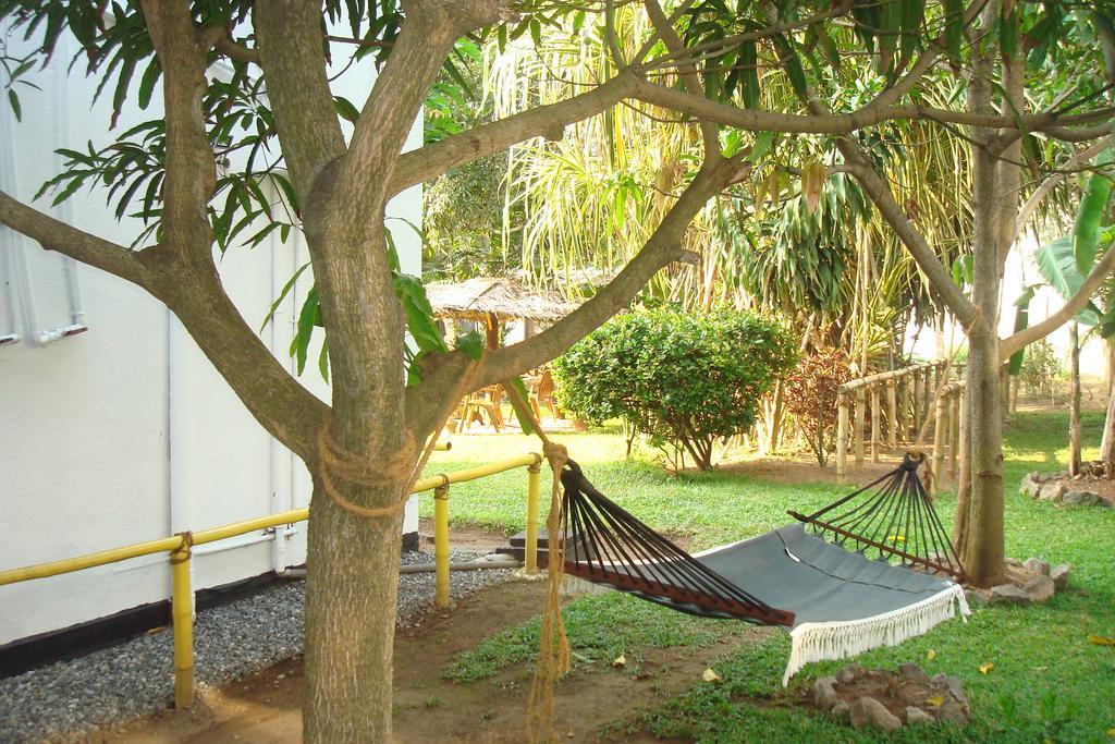 Blue Seas Guest House Dehiwala-Mount Lavinia Esterno foto