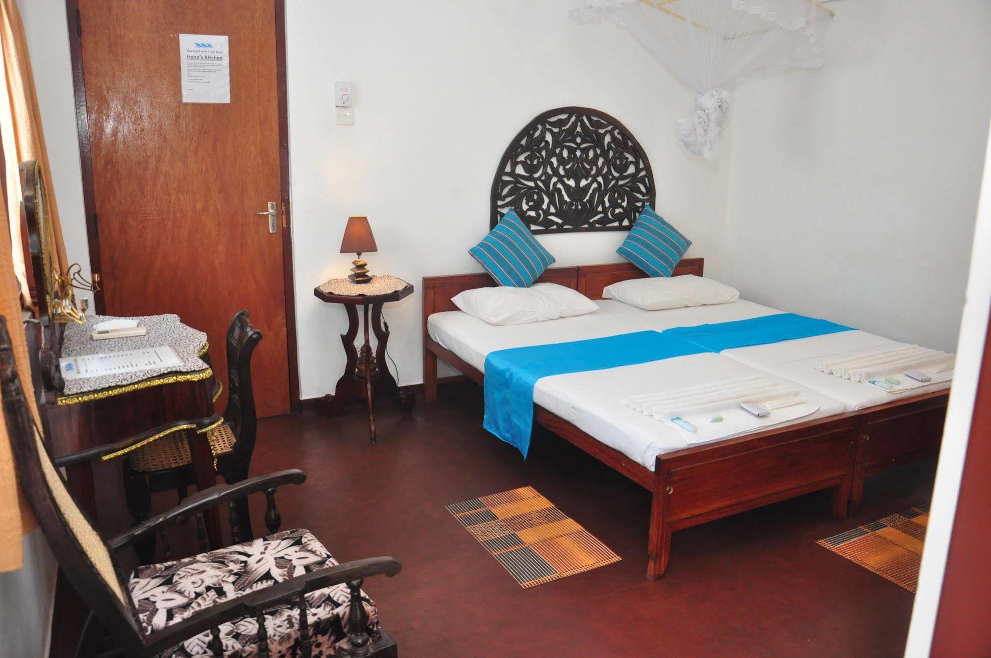 Blue Seas Guest House Dehiwala-Mount Lavinia Esterno foto