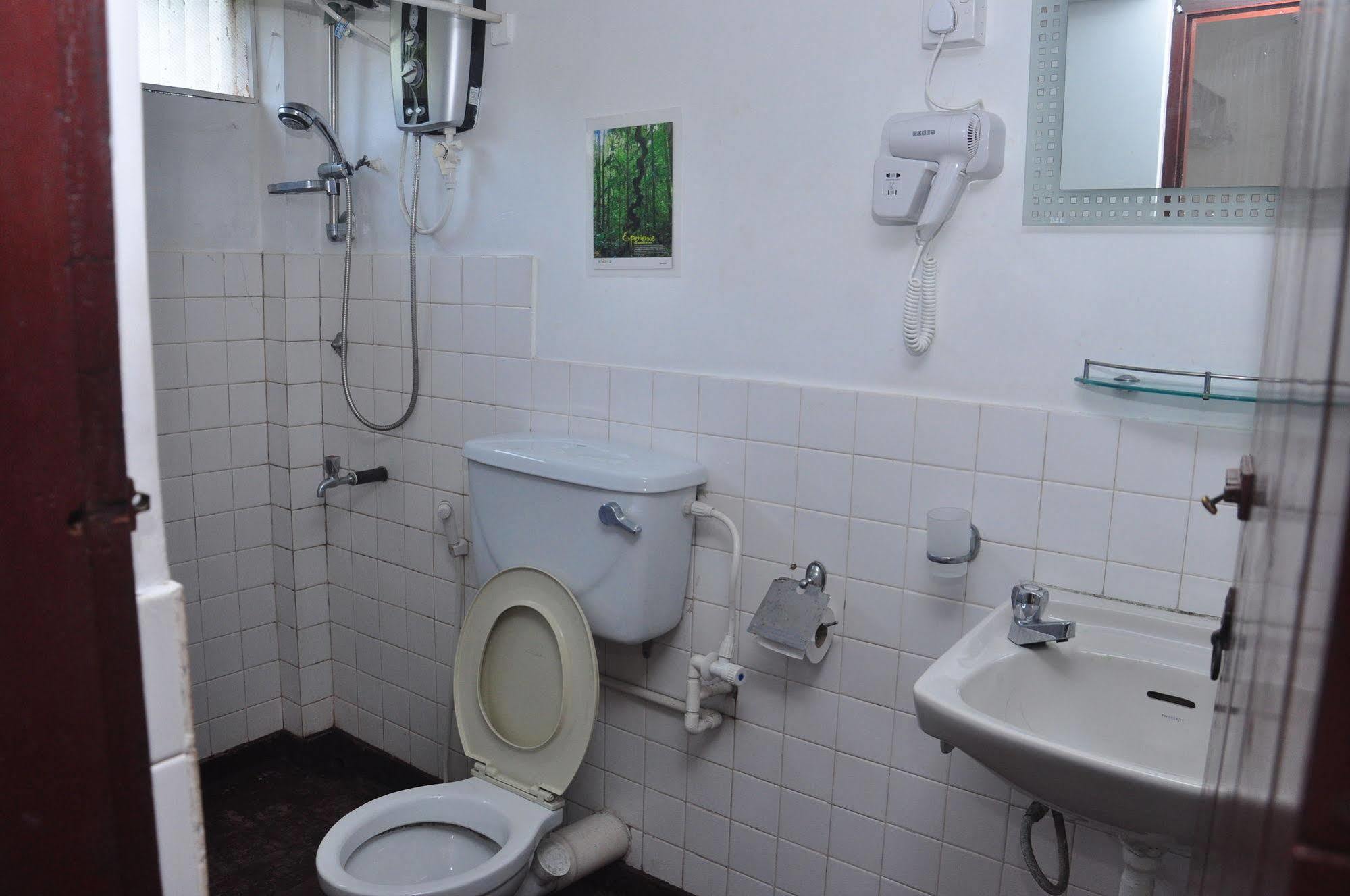 Blue Seas Guest House Dehiwala-Mount Lavinia Esterno foto