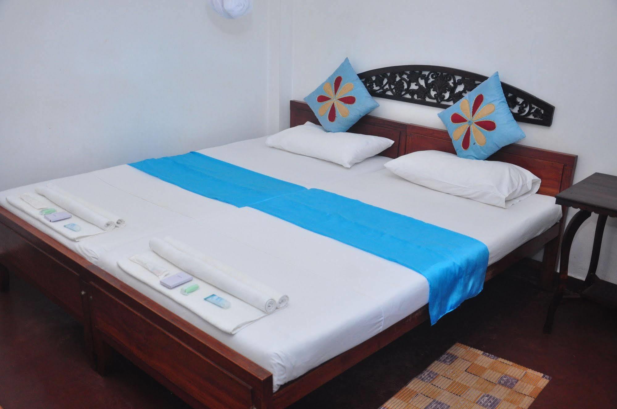 Blue Seas Guest House Dehiwala-Mount Lavinia Esterno foto