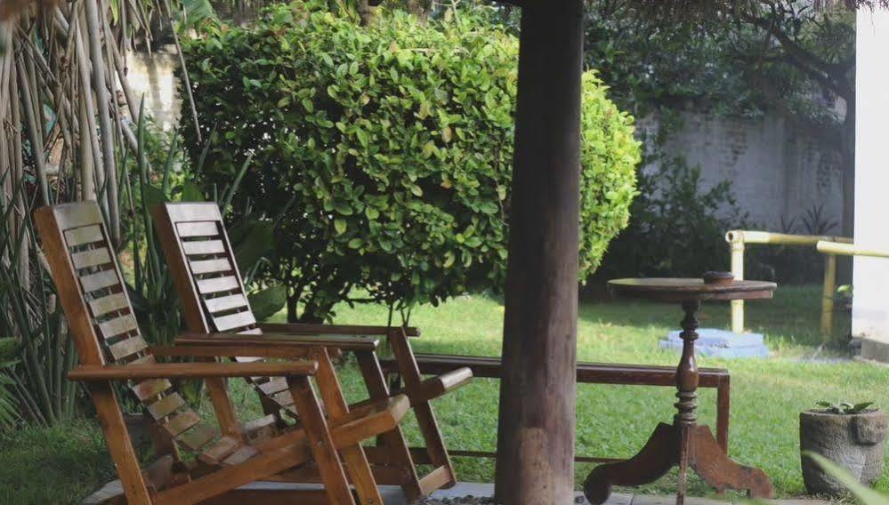 Blue Seas Guest House Dehiwala-Mount Lavinia Esterno foto